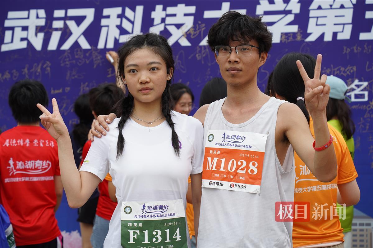 常璐遥和黄政杰合影。通讯员 孙正恒 摄.JPG