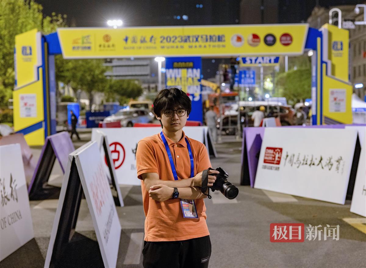 余可多参加武汉马拉松大学生记者团。本人供图_proc.jpg