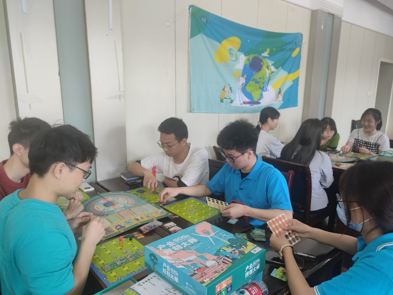 365完美体育资源与环境工程学院举办桌游科普活动：以桌游形式传达双碳理念